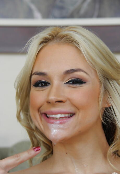 Inviting american blonde milf Sarah Vandella blows on rod and enjoys a facial 